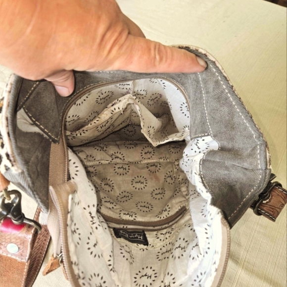 Aztec Shoulder Purse - Picture 3 of 3